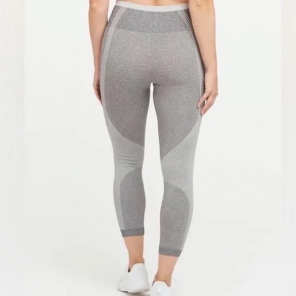 SPANX Heather Gray Seamless Leggings - Picture 2 of 3